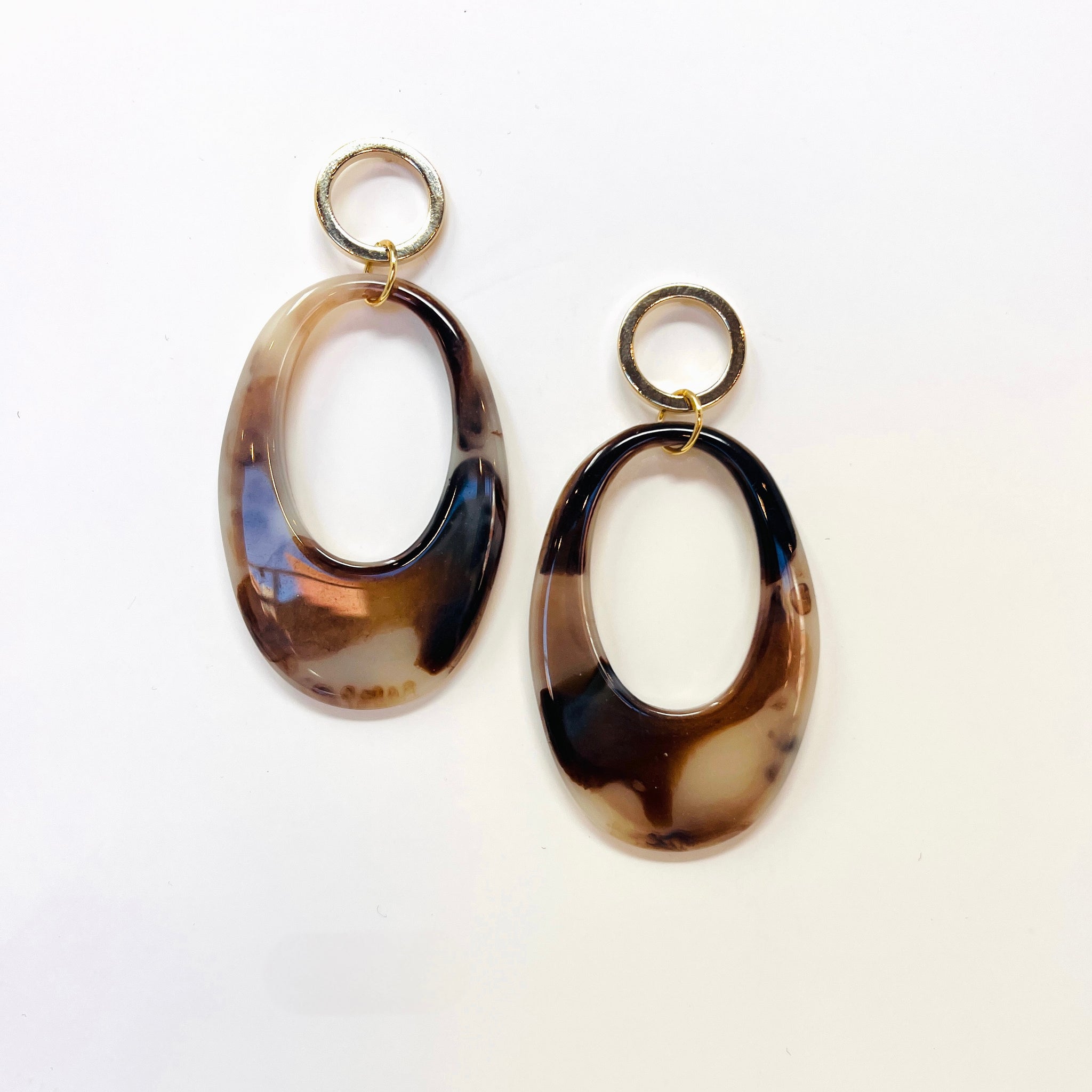 Oval Gold Resin Earring